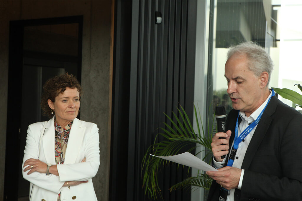 Vlaams minister Lydia Peeters bezoekt Daimler Truck Journ.e-evenement in Sint-Truiden