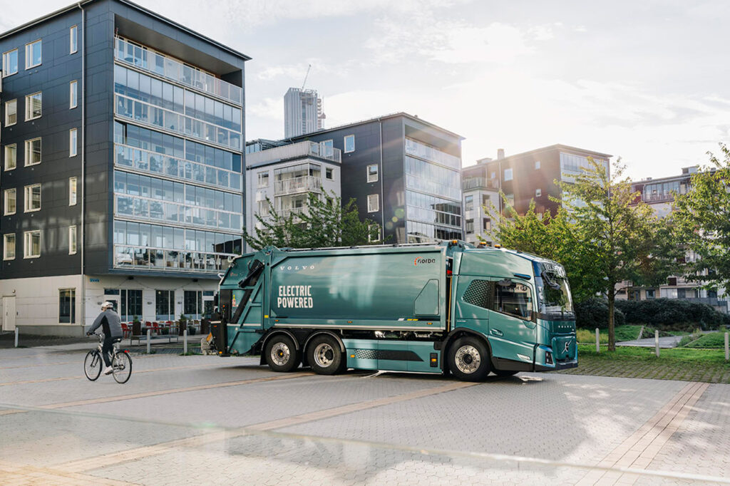 Volvo introduceert allereerste uitsluitend elektrische truck, geoptimaliseerd voor schoner en veiliger stadstransport